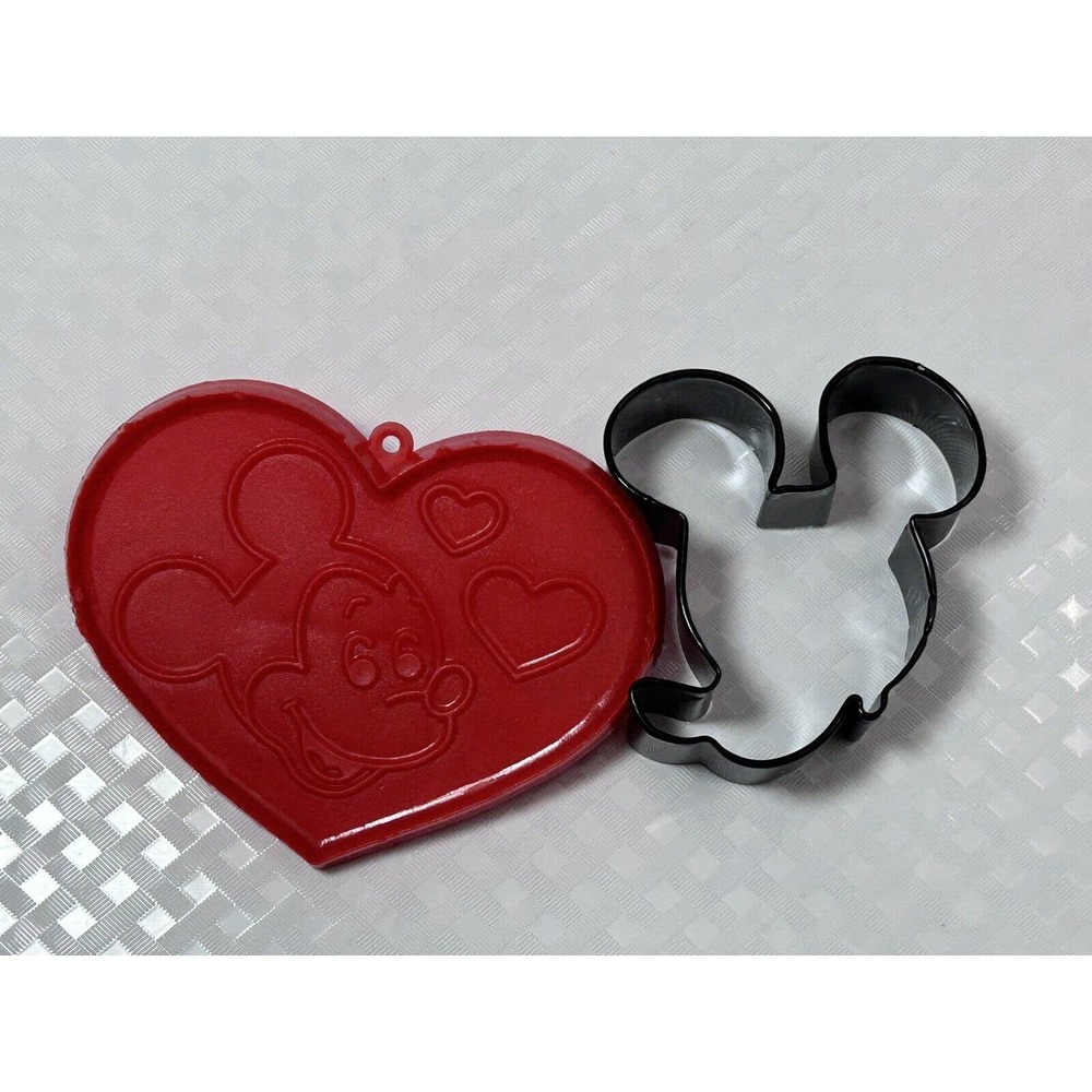 2 Mickey Mouse Cookie Cutters‎